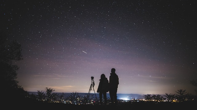 Observation nocturne avec une lunette astronomique